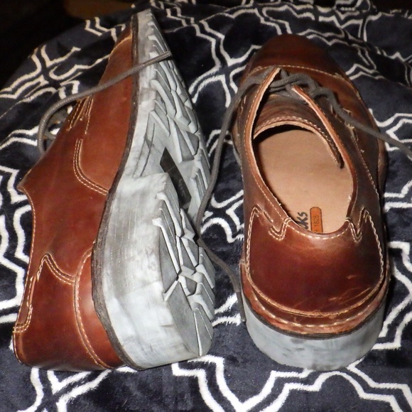 Clarks 10.5 brown leather captoe Derby NWOT - Picture 3 of 5